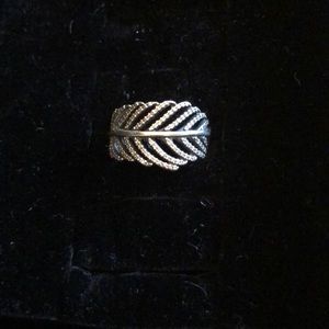 Leaf motif silver Pandora ring
